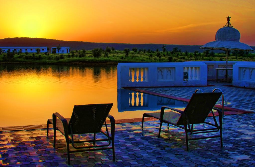 Juesta Lake Nahargarh Palace, Chittorgarh Pārsoli Exterior photo