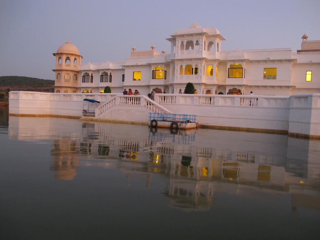 Juesta Lake Nahargarh Palace, Chittorgarh Pārsoli Exterior photo