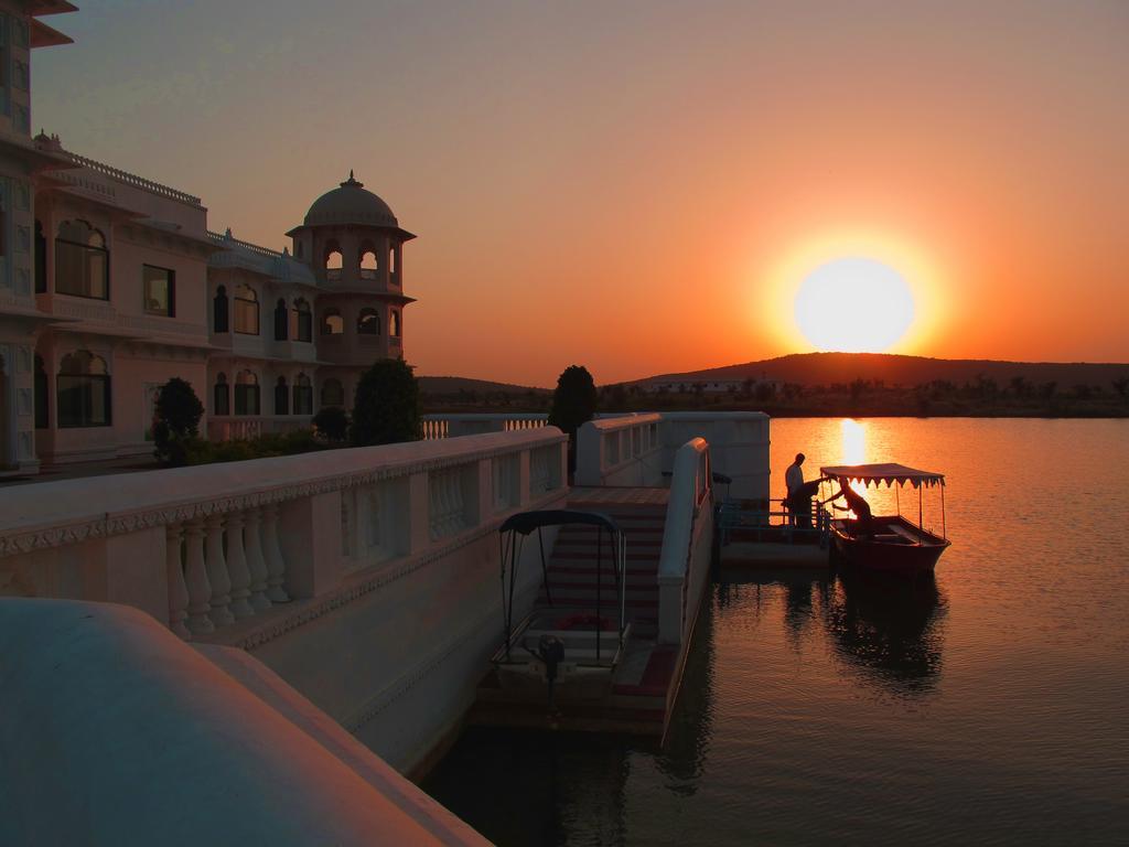 Juesta Lake Nahargarh Palace, Chittorgarh Pārsoli Exterior photo