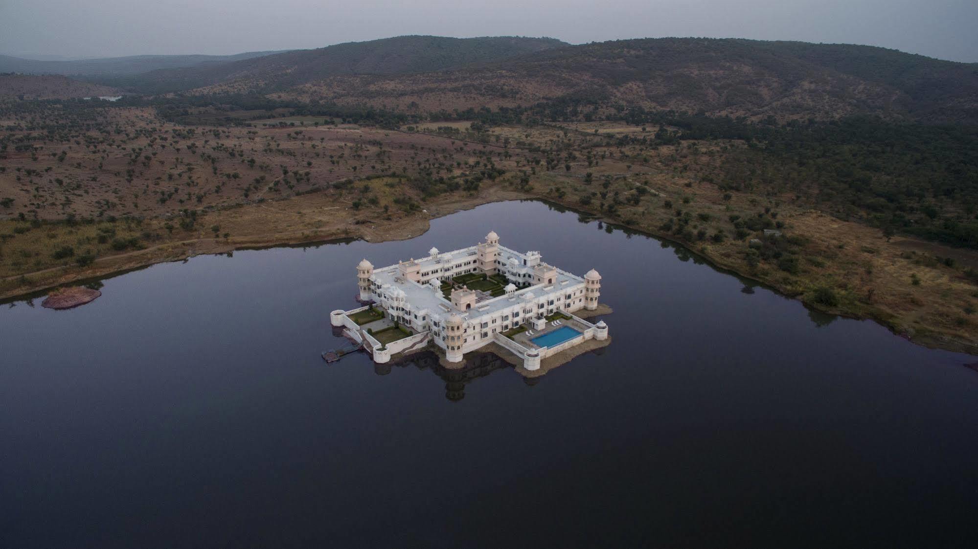 Juesta Lake Nahargarh Palace, Chittorgarh Pārsoli Exterior photo